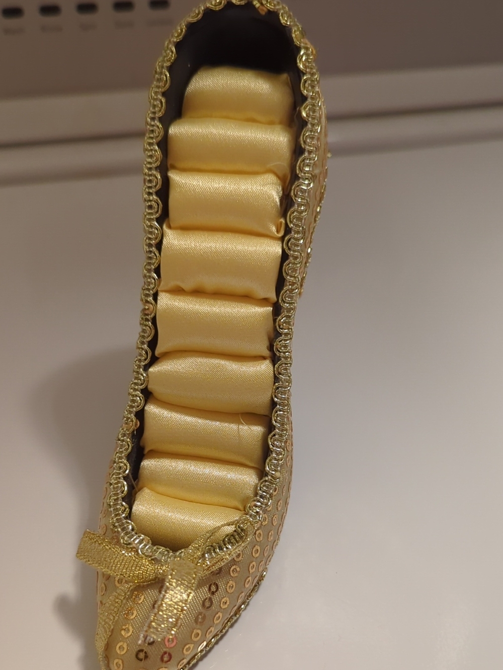 Gold Satin Sequin High-Heel Jewelry Ring Holder